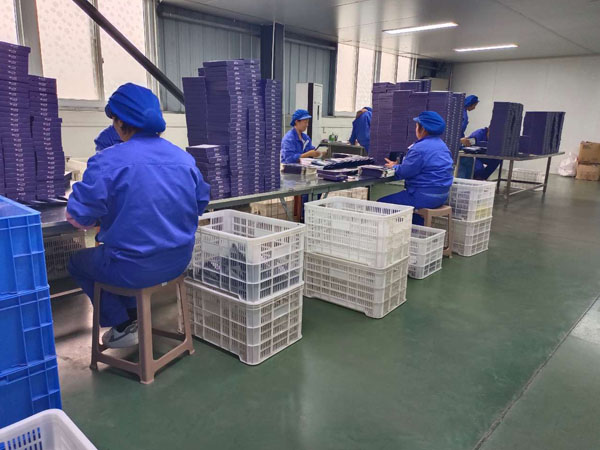正規膏藥貼牌好還是自己手工熬制黑膏藥加工好？廠家干貨分享